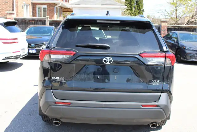 2025 Toyota RAV4 XLE - Photo 6