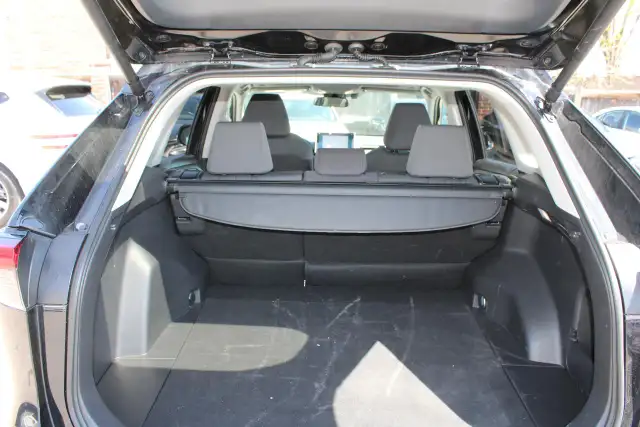 2025 Toyota RAV4 XLE - Photo 23