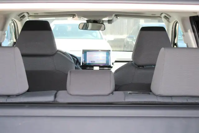 2025 Toyota RAV4 XLE - Photo 24