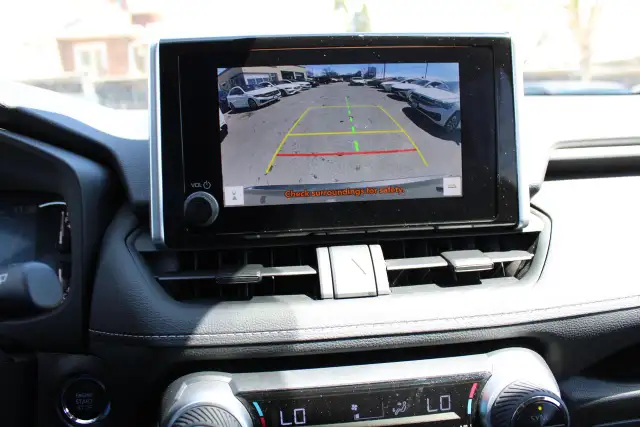 2025 Toyota RAV4 XLE - Photo 26