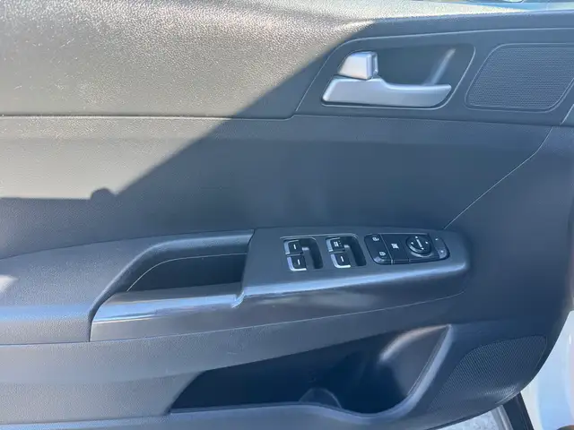2021 Kia Sportage LX - Photo 13