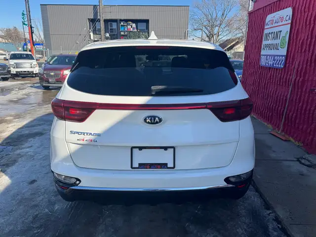 2021 Kia Sportage LX - Photo 16