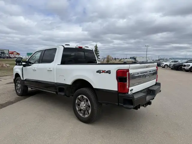 2024 Ford Super Duty F-350 King Ranch / 6.7L HO DIESEL! / 5TH WH - Photo 4