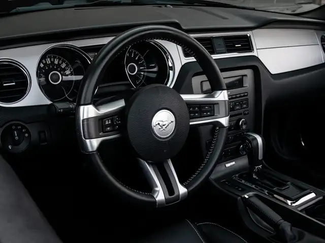 2014 Ford Mustang CONVERTIBLE|PREMIUM|V6|LEATHER|SHAKER SOUND|HE - Photo 9