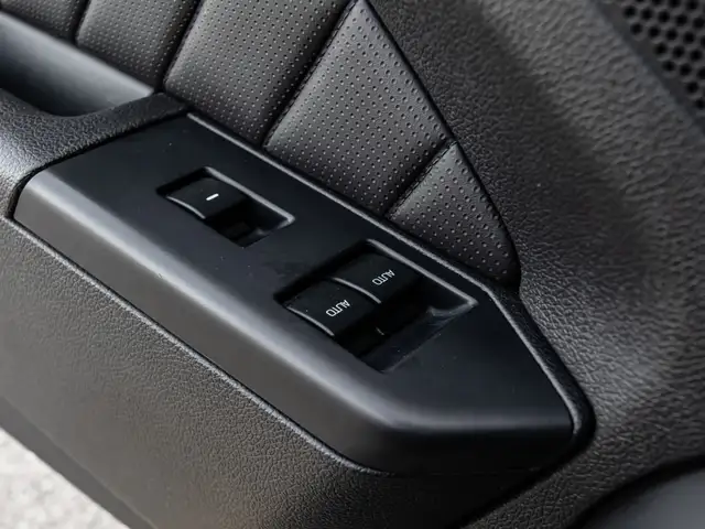 2014 Ford Mustang CONVERTIBLE|PREMIUM|V6|LEATHER|SHAKER SOUND|HE - Photo 13