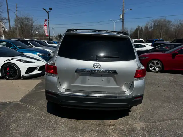 2011 Toyota Highlander 4WD 4dr - Photo 8