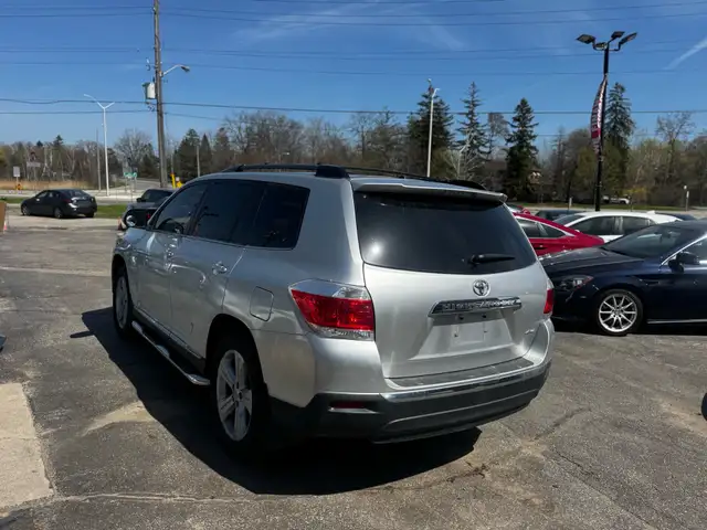2011 Toyota Highlander 4WD 4dr - Photo 9