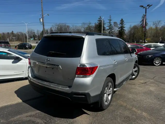 2011 Toyota Highlander 4WD 4dr - Photo 12