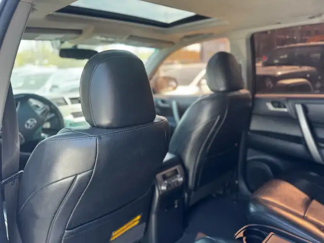 2011 Toyota Highlander 4WD 4dr - Photo 16