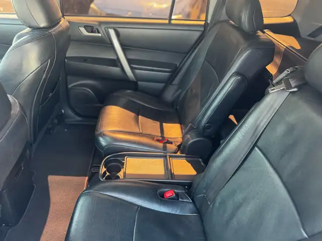 2011 Toyota Highlander 4WD 4dr - Photo 23