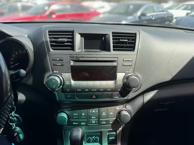 2011 Toyota Highlander 4WD 4dr - Photo 25