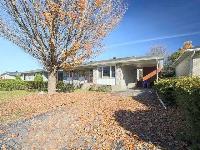 three Bedrooms Hull duplex upper unit
