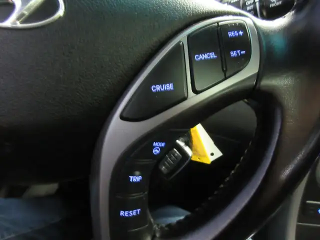 HYUNDAI ELANTRA 2015 GLS AUTOMATIQUE TOIT OUVRANT SIEGES CHAUFFA - Photo 8