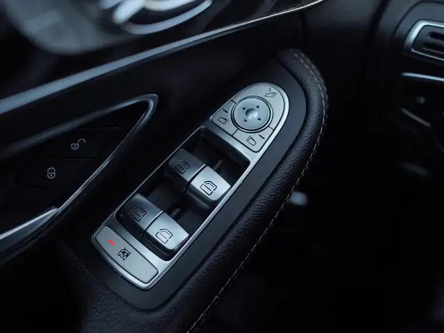 2018 Mercedes-Benz C-Class C 300, Panoramic roof, Heated Steerin - Photo 12