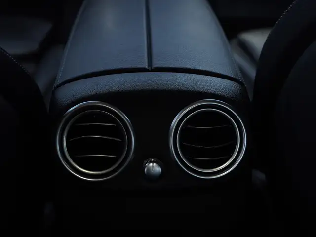 2018 Mercedes-Benz C-Class C 300, Panoramic roof, Heated Steerin - Photo 35