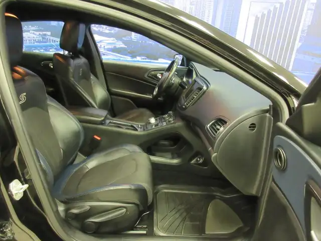 CHRYSLER 200 S 2015 S AWD V-6 3.6 LITRES 295 HP CUIR CHAUFFANT C - Photo 21