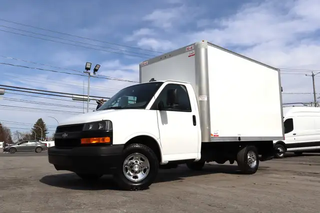 Chevrolet Express 3500 CUBE 12 PIEDS / 1 SEUL PROPRIO / GARANTIE - Photo 2