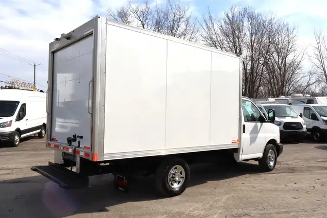 Chevrolet Express 3500 CUBE 12 PIEDS / 1 SEUL PROPRIO / GARANTIE - Photo 6