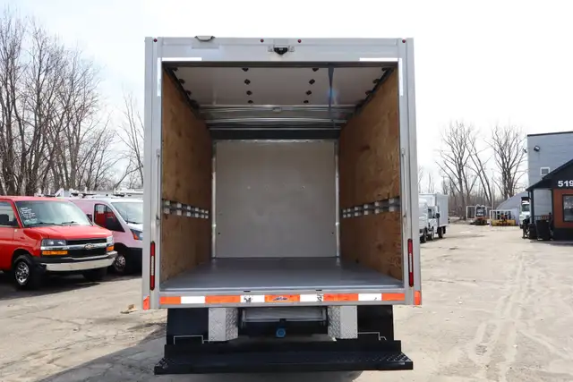 Chevrolet Express 3500 CUBE 12 PIEDS / 1 SEUL PROPRIO / GARANTIE - Photo 10