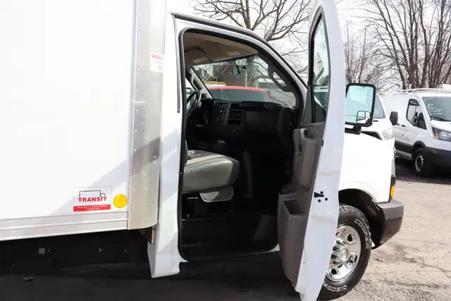 Chevrolet Express 3500 CUBE 12 PIEDS / 1 SEUL PROPRIO / GARANTIE - Photo 11