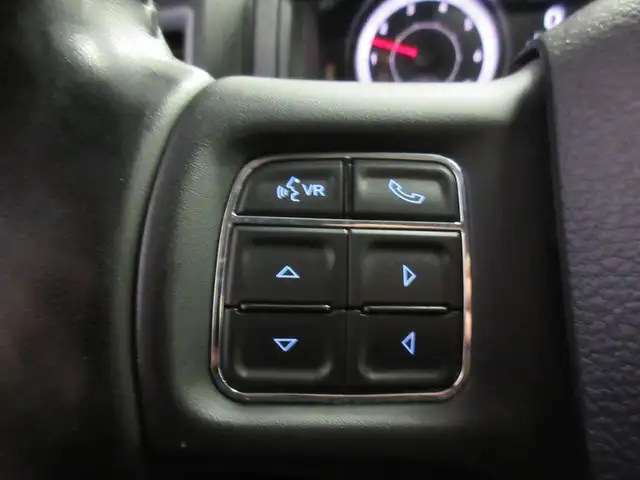 RAM 1500 CLASSIC 2022 EXPRESS NIGHT EDITION CREW-CAB V-6 3.6 LIT - Photo 11