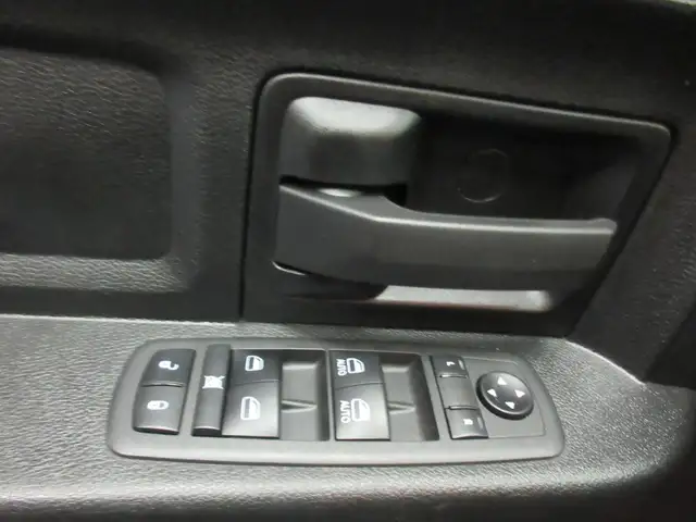 RAM 1500 CLASSIC 2022 EXPRESS NIGHT EDITION CREW-CAB V-6 3.6 LIT - Photo 13