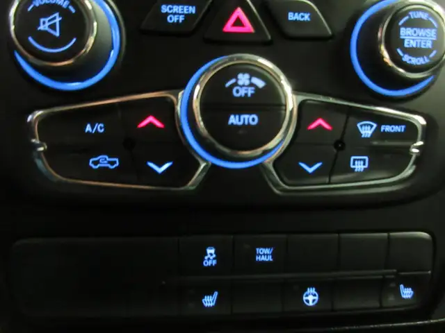 RAM 1500 CLASSIC 2022 EXPRESS NIGHT EDITION CREW-CAB V-6 3.6 LIT - Photo 17
