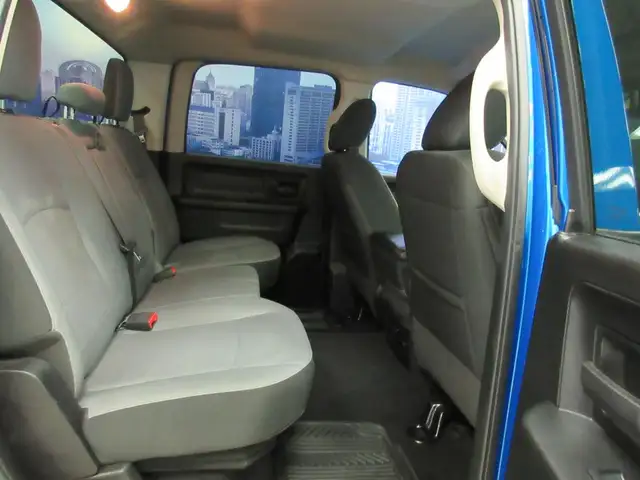 RAM 1500 CLASSIC 2022 EXPRESS NIGHT EDITION CREW-CAB V-6 3.6 LIT - Photo 21