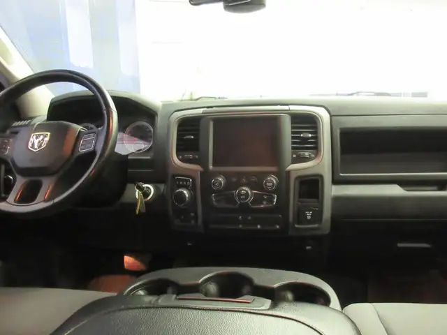 RAM 1500 CLASSIC 2022 EXPRESS NIGHT EDITION CREW-CAB V-6 3.6 LIT - Photo 22