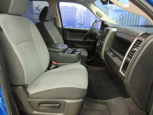 RAM 1500 CLASSIC 2022 EXPRESS NIGHT EDITION CREW-CAB V-6 3.6 LIT - Photo 24
