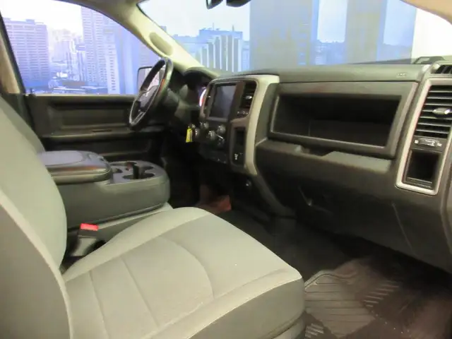 RAM 1500 CLASSIC 2022 EXPRESS NIGHT EDITION CREW-CAB V-6 3.6 LIT - Photo 25