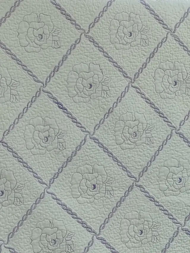 Lavender quilt with flowers 92 x 95 reversible - Photo 4
