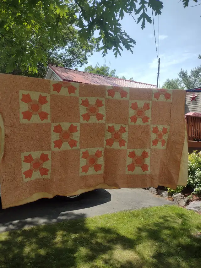 Peach coloured quilt with flowers 75 x 78