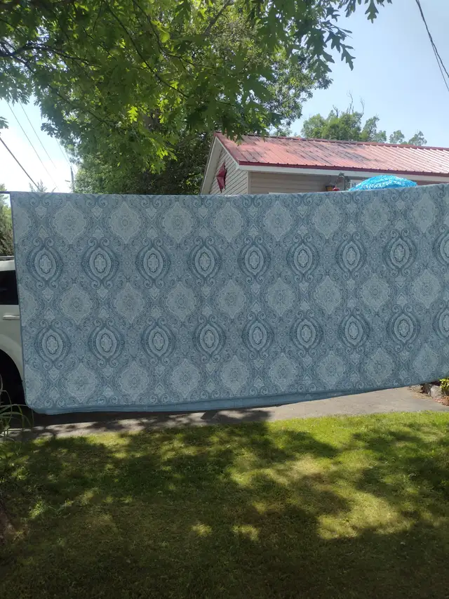 Two tone blue and white quilt 100 x 106 - Photo 3