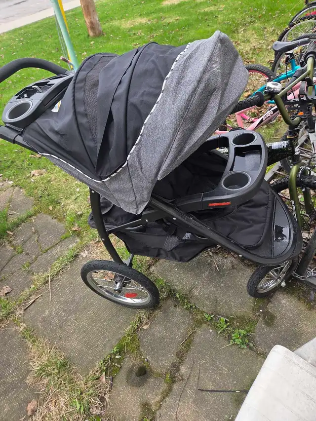 poussette Trois roues propre et solide - Photo 2