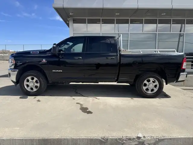 2023 Ram 3500 Big Horn | 6.7L CUMMINS HO | AISIN | LEVEL 1 - Photo 3