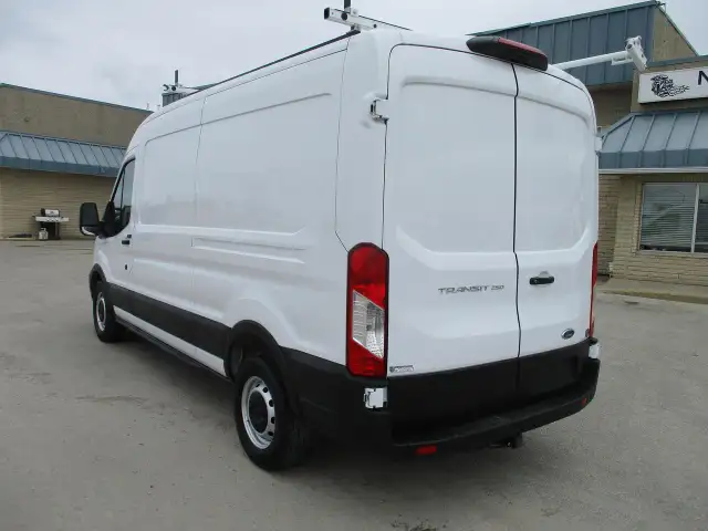 2022 Ford Transit Cargo Van - Photo 6