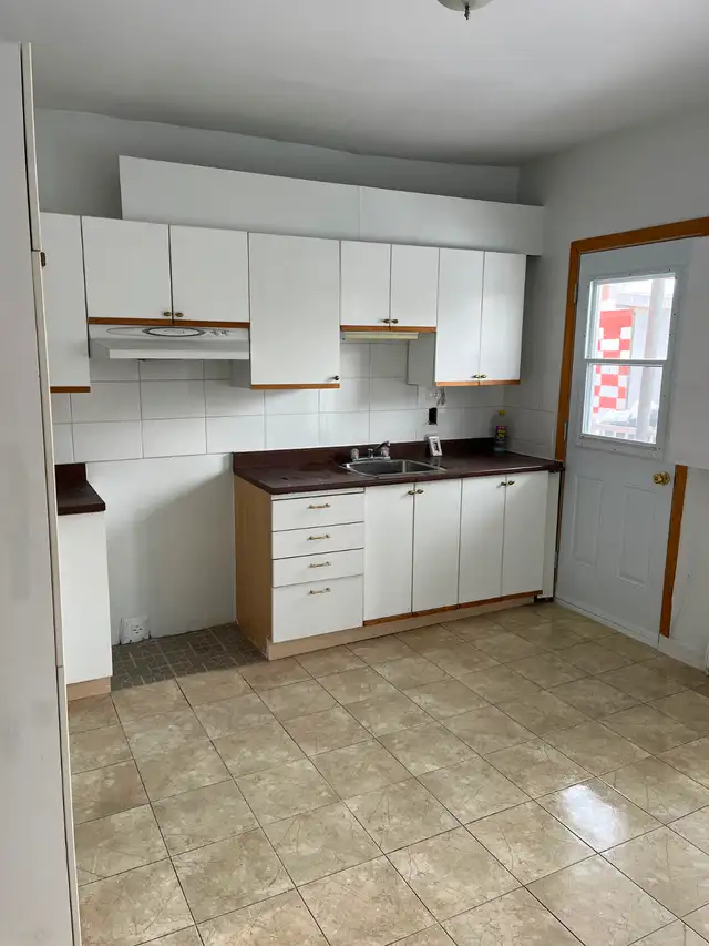 4 1/2, 5 1/2 Verdun Metro Lasalle, 1er etage, stationnement - Photo 6