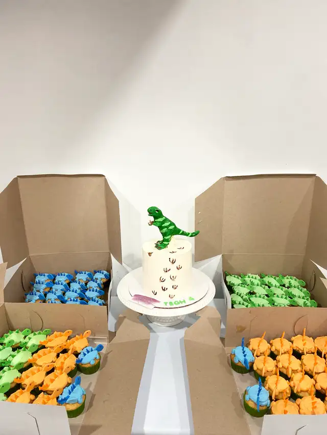 Oakville custom cakes, birthday wedding anniversary - Photo 9