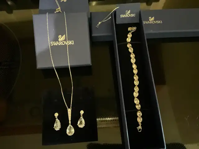 Collier, pendentif et bracelet