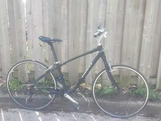 Giant Cypress Hybrid Commuter Bike for Sale