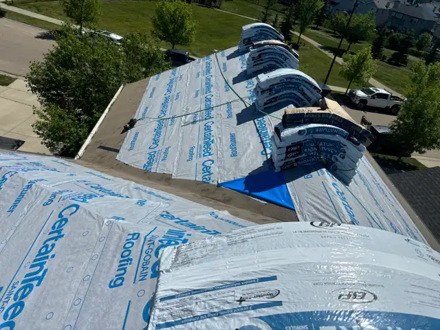 Roofing:Labouring/Shingler Positions $18-35 Hr - Photo 2