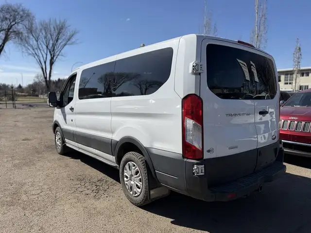 2016 Ford Transit 150 XLT - Photo 4