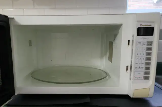 Micro-Wave Oven - Photo 2