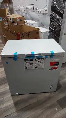 Chest Freezer 7 cu ft  Frigidaire EFRF7009 White new