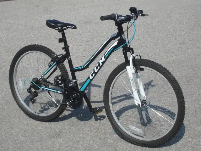 BIKE USED ONCE FEMALES 26' CCM HARDLINE 21 SPD WITH SUSPENSION!