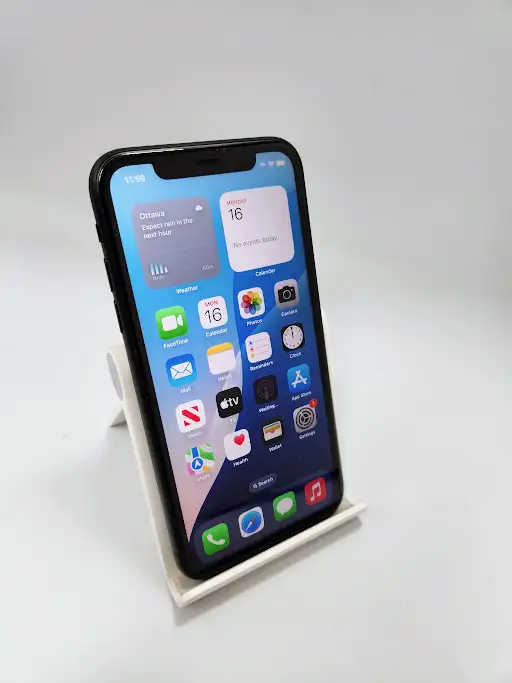 iPhone XR 64gb Black 3 Months Warranty W/Charger