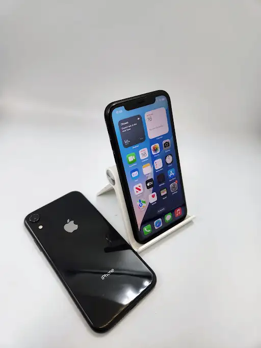 iPhone XR 64gb Black 3 Months Warranty W/Charger - Photo 2