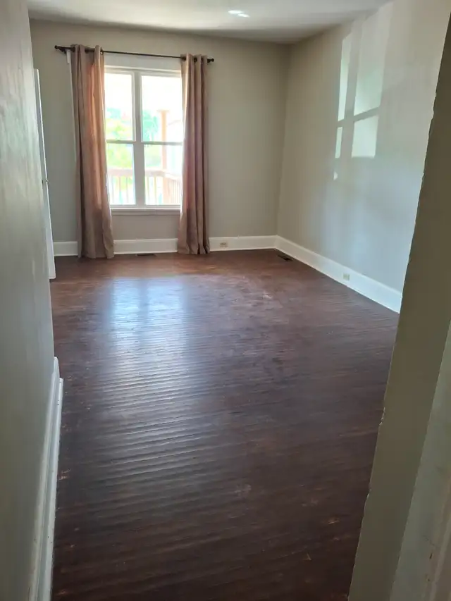 Two bedrooms main floor apartment for rent - Photo 3