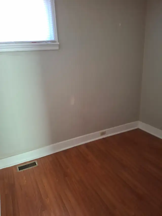 Two bedrooms main floor apartment for rent - Photo 7